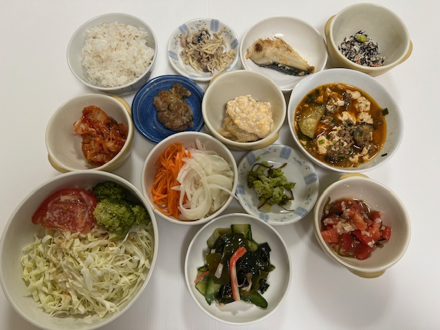 小皿に盛った料理