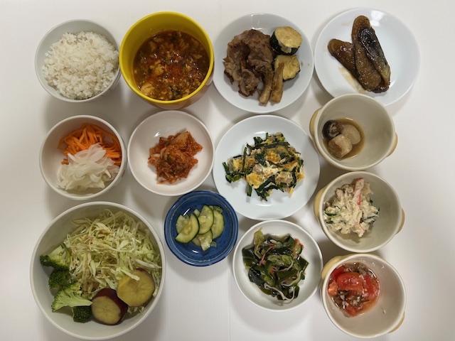 小皿に分けた料理
