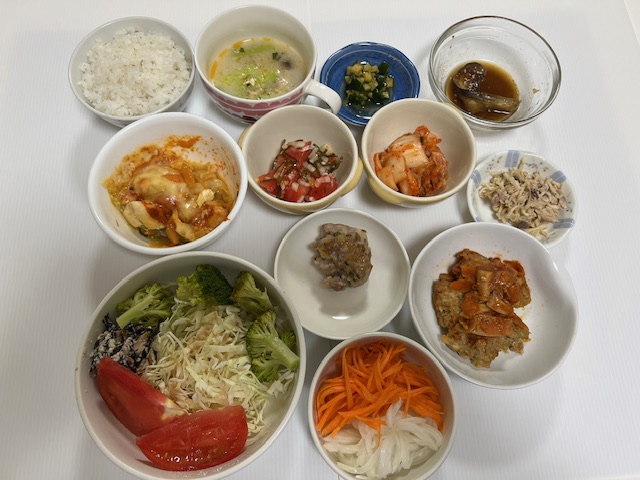 小皿に盛った料理