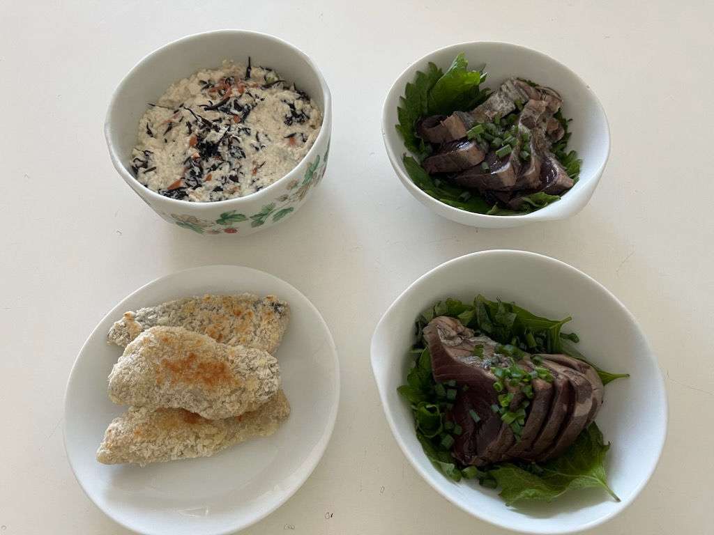 アジフライ、豆腐とひじきのカラフルサラダ、かつおのたたき