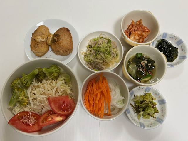 小皿に盛った料理
