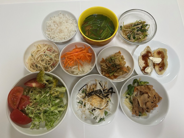 小皿に盛った料理