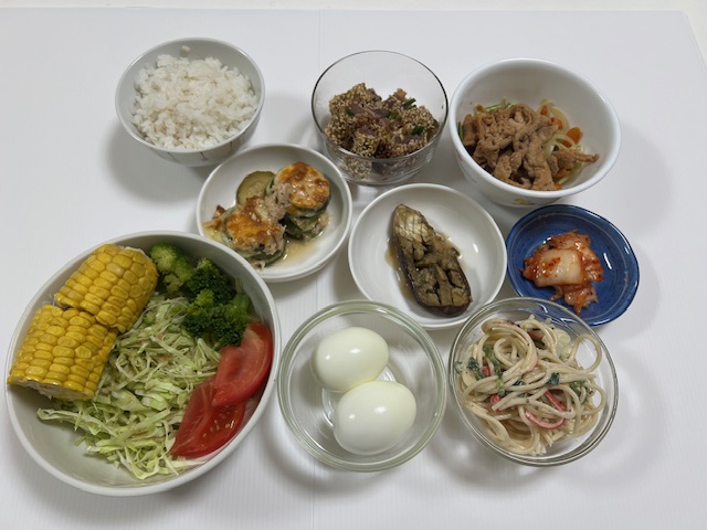 小皿に盛った料理
