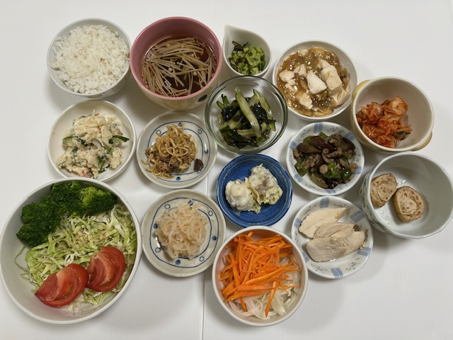 小皿に盛った料理