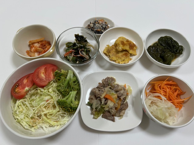 小皿に盛った料理