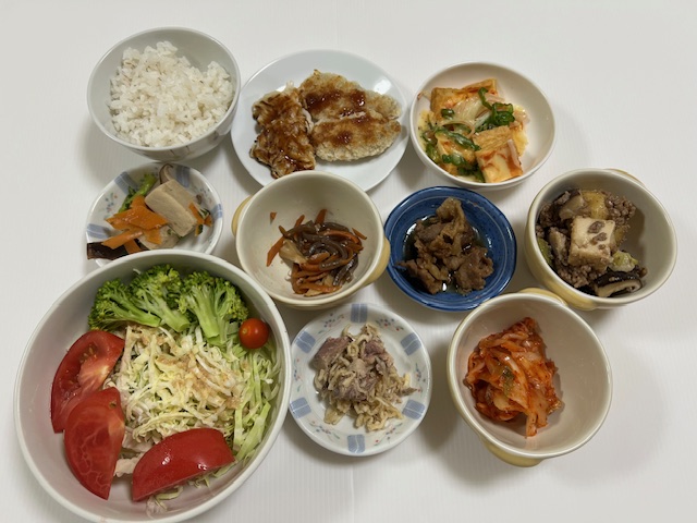 小皿に盛った料理