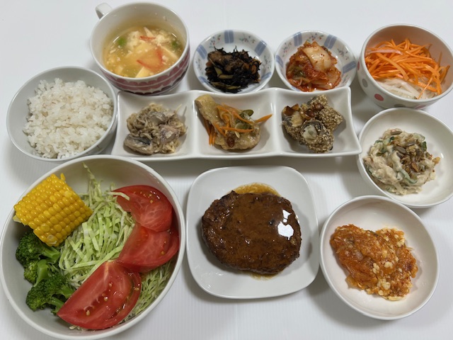 小皿に盛った料理