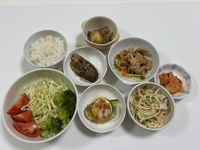 小皿に盛った料理