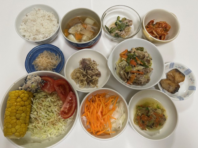小皿に盛った料理
