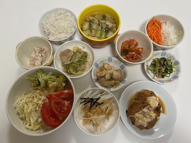 小皿に盛った料理