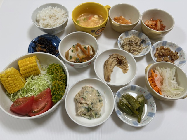 小皿に盛った料理
