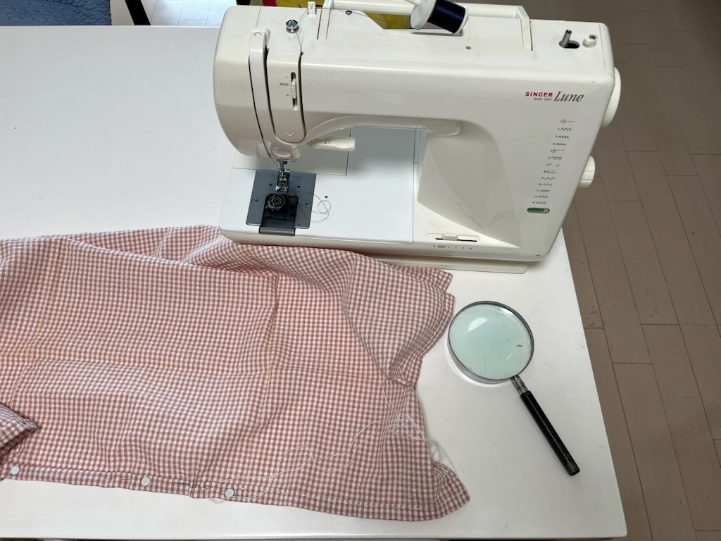 ミシンとエプロン用の布