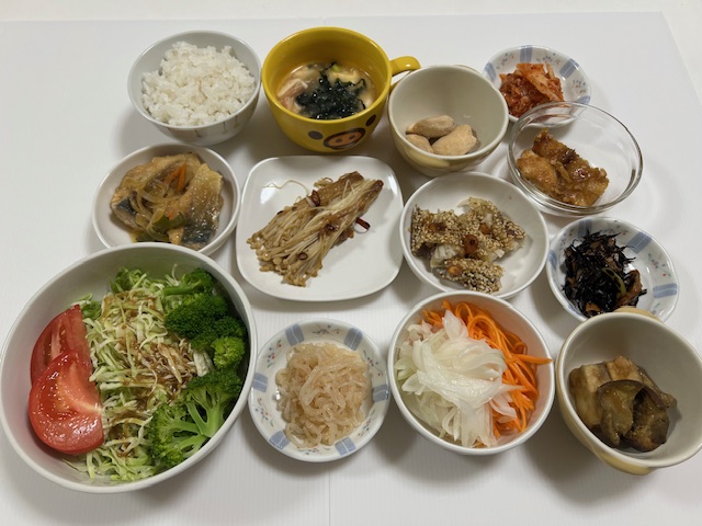 小皿に盛った料理