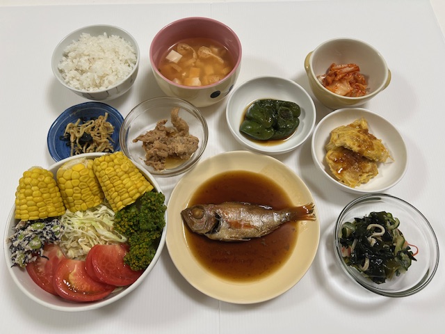 小皿に盛った料理