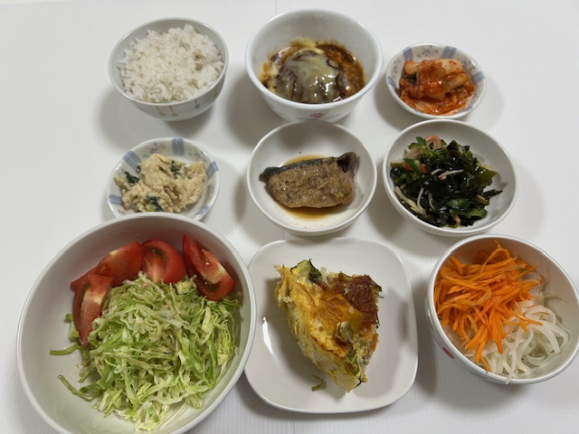 小皿に盛った料理
