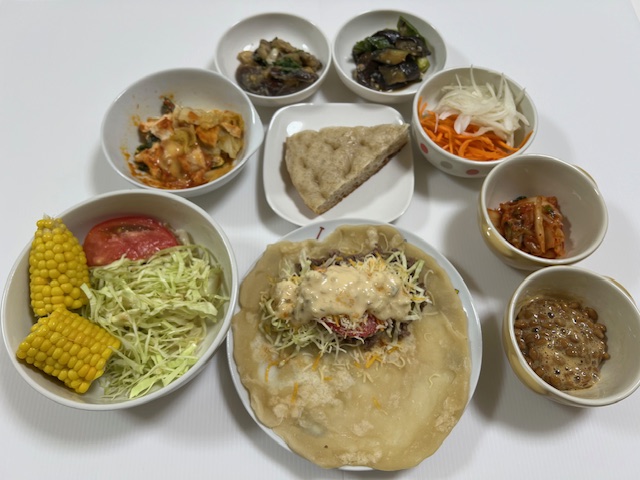 小皿に盛った料理