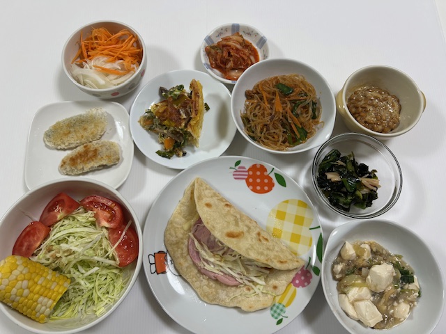 小皿に盛った料理