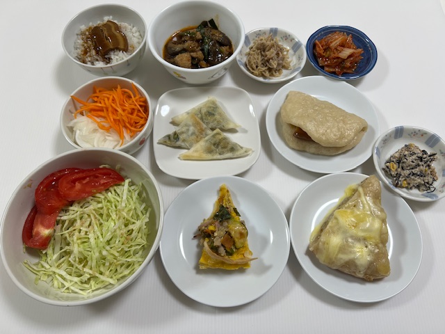 小皿に盛った料理