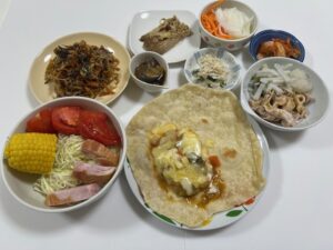 小皿に盛った料理