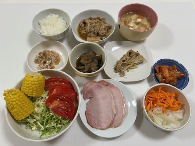 小皿に盛った料理