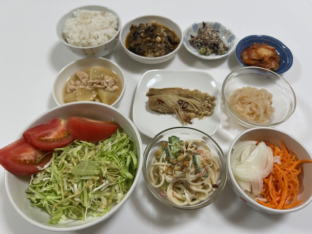 小皿に盛った料理