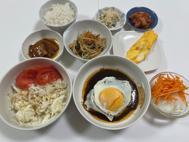 小皿に盛った料理