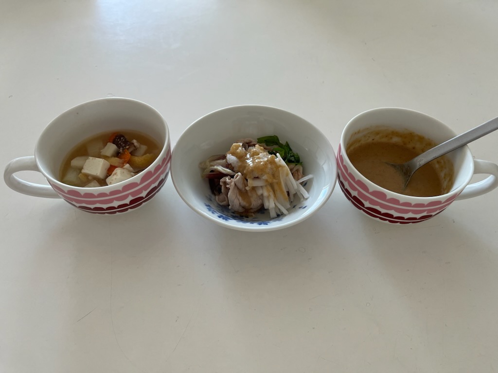 豚汁、豚しゃぶ、ゴマドレ。