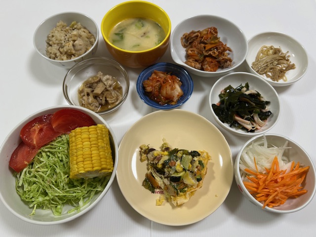 小皿に盛った料理