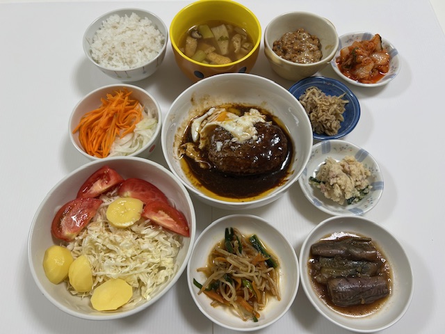 小皿に盛った料理