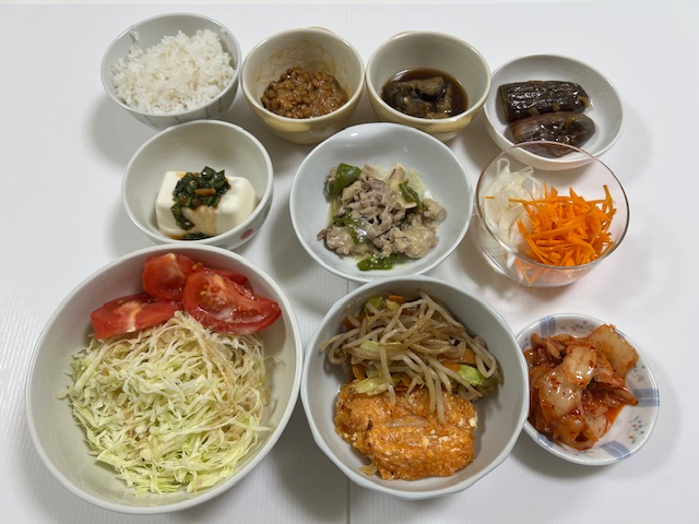 小皿に盛った料理