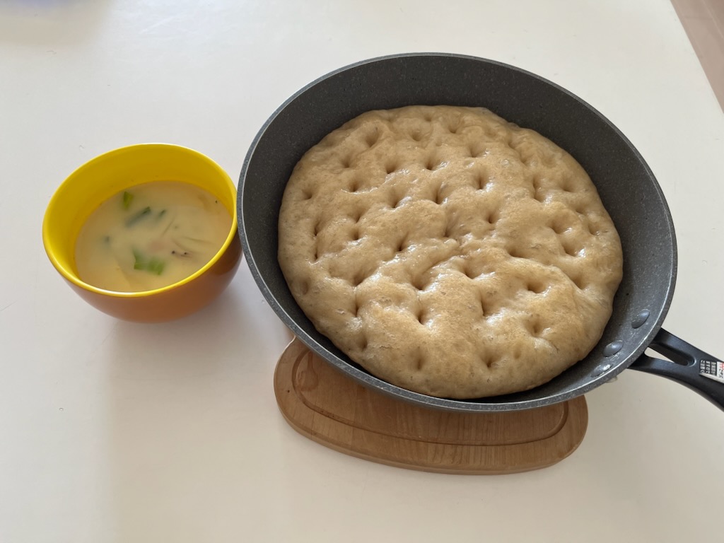 スープ、フォカッチャ
