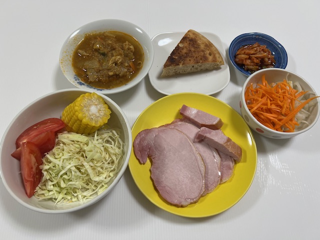 小皿に盛った料理