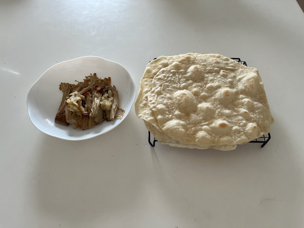 まるごとえのきステーキ、トルティーヤ。