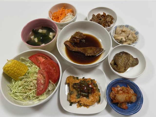 小皿に盛った料理