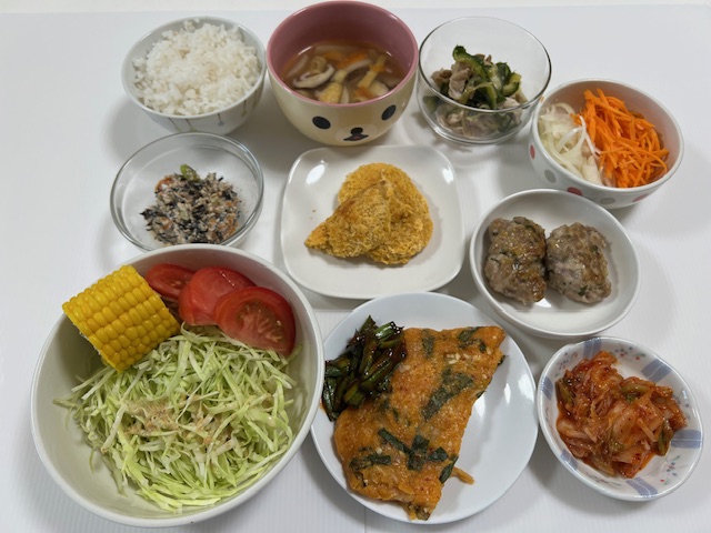 小皿に盛った料理