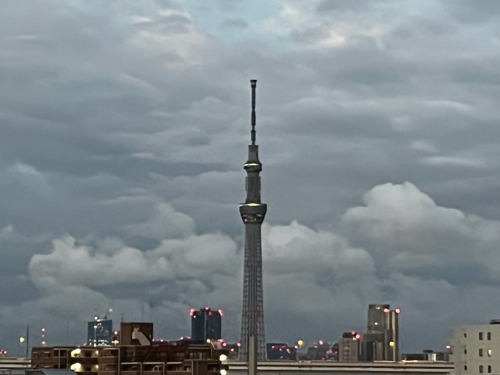 雲とスカイツリー