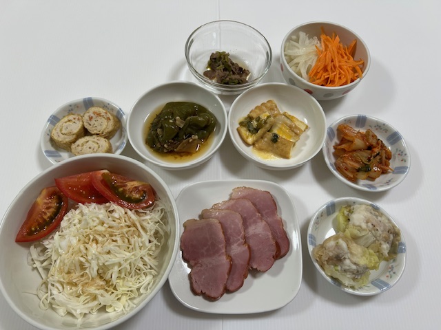 小皿に盛った料理