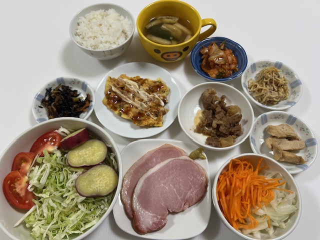 小皿に盛った料理