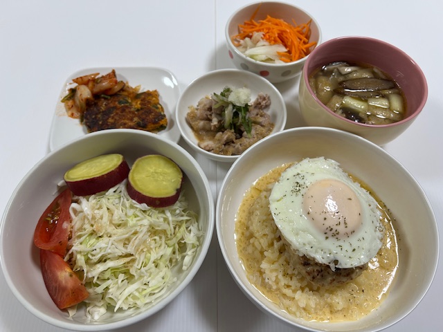 小皿に盛った料理
