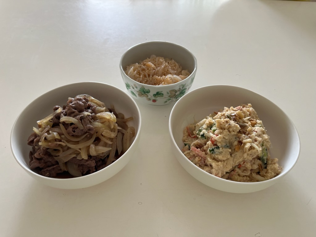 極牛丼、たらこ白滝、おからサラダ