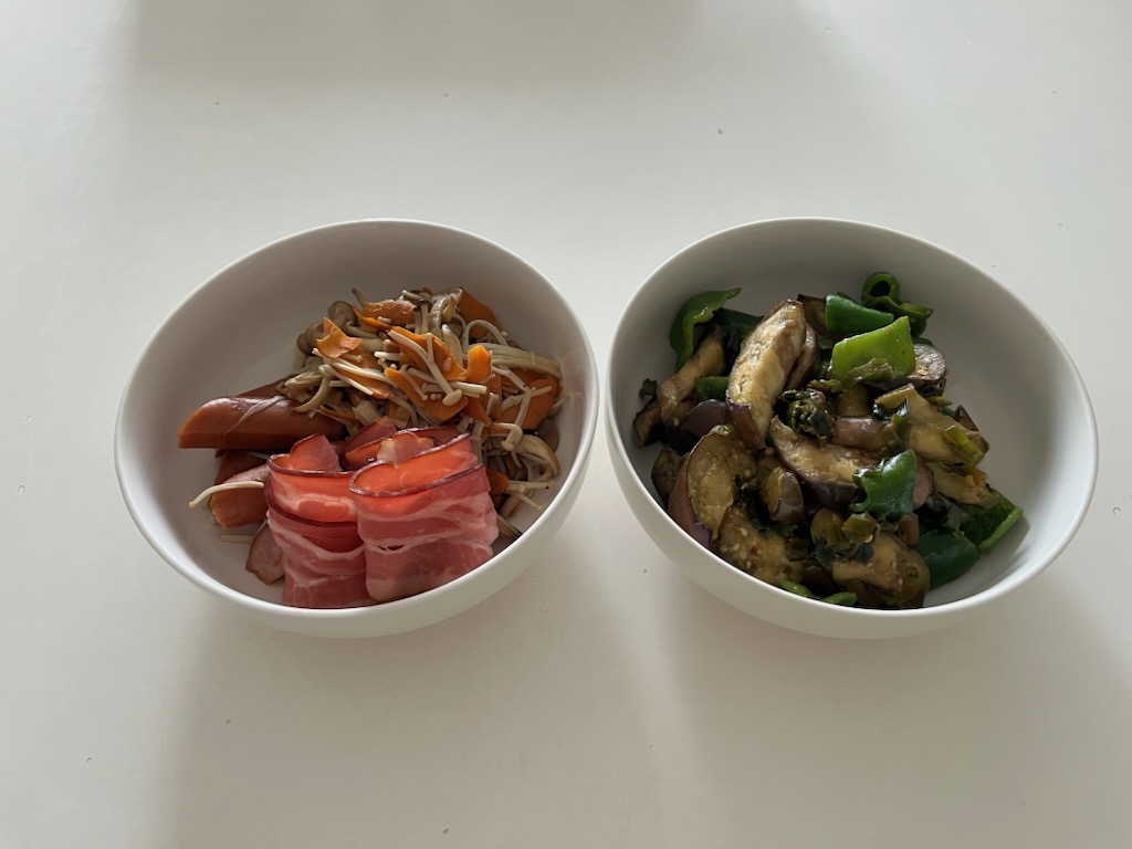 ベーコン・ウインナーときのこ炒め、なすとピーマンのねぎみそ炒め