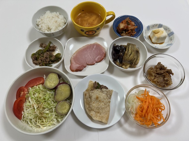 小皿に盛った料理