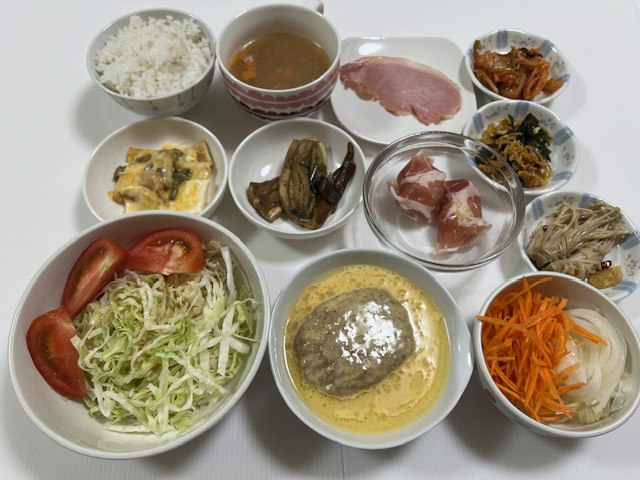 小皿に盛った料理