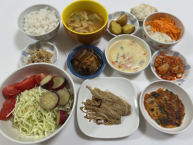小皿に盛った料理