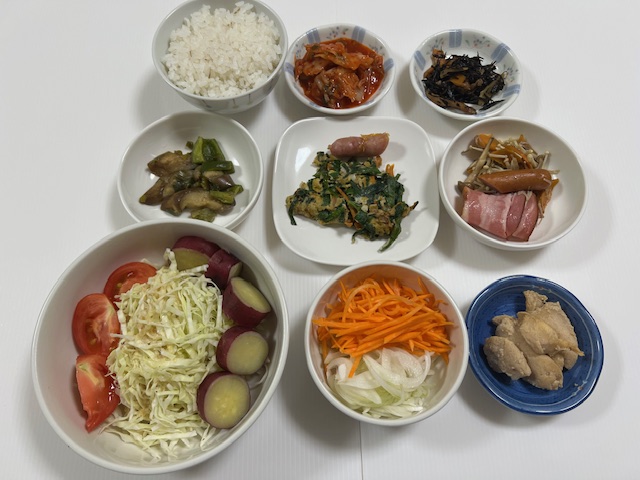 小皿に盛った料理
