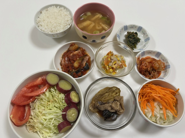 小皿に盛った料理