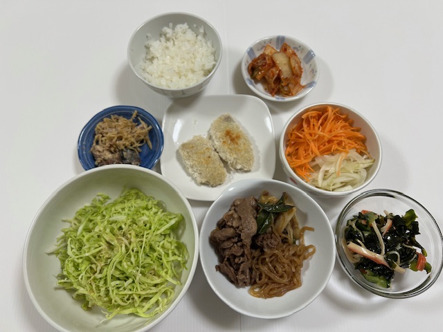 小皿に盛った料理