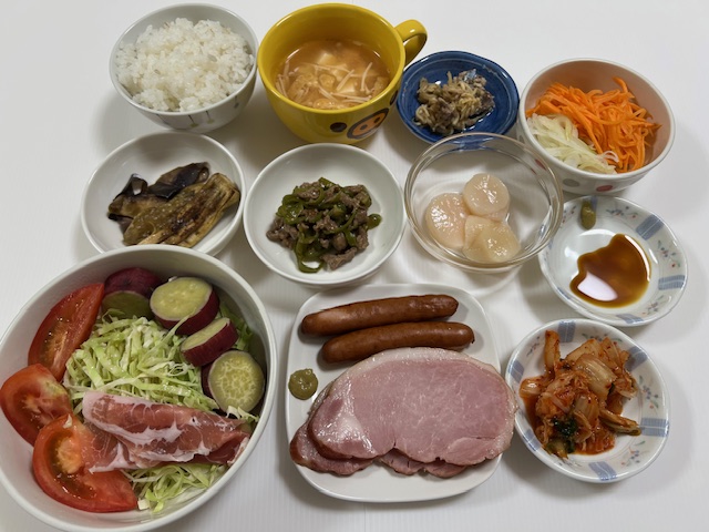 小皿に盛った料理