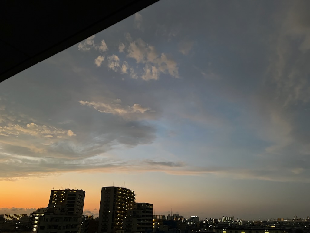 朝の空。