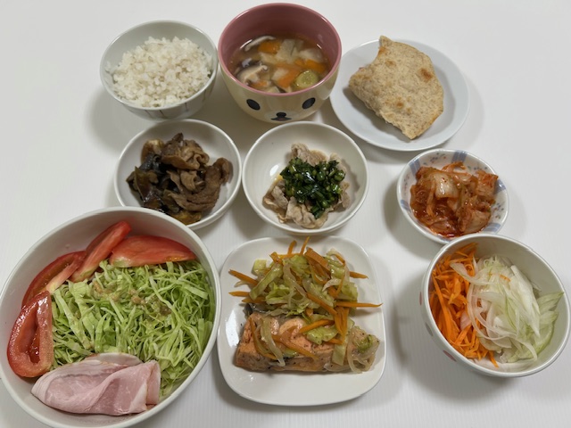 小皿に盛った料理